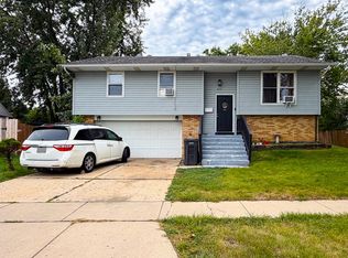 953 Miller Ave, Streamwood, IL 60107