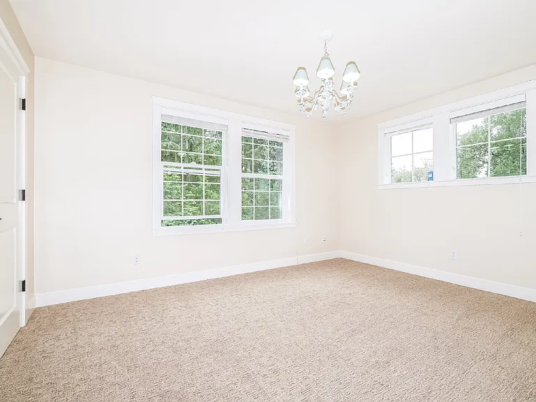 2170 NE Morgan Ln — Photo 7