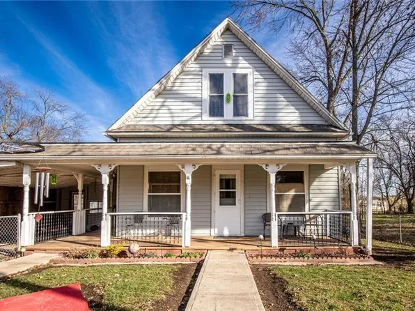 1869 S Broadway St, Amoret, MO 64722