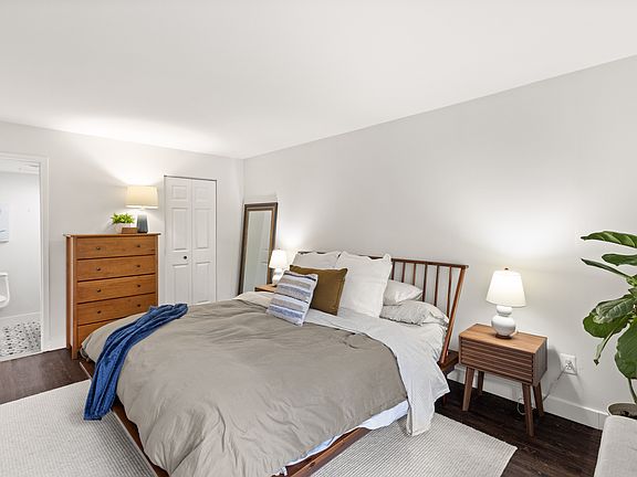 5th image of 11240 Chestnut Grove Sq APT 358