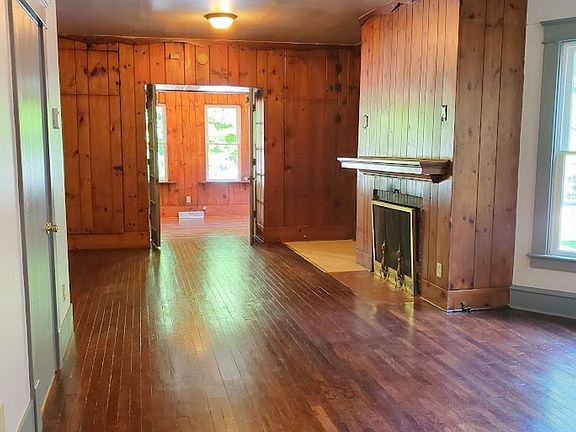 5th image of 548 Baldwin St APT 1