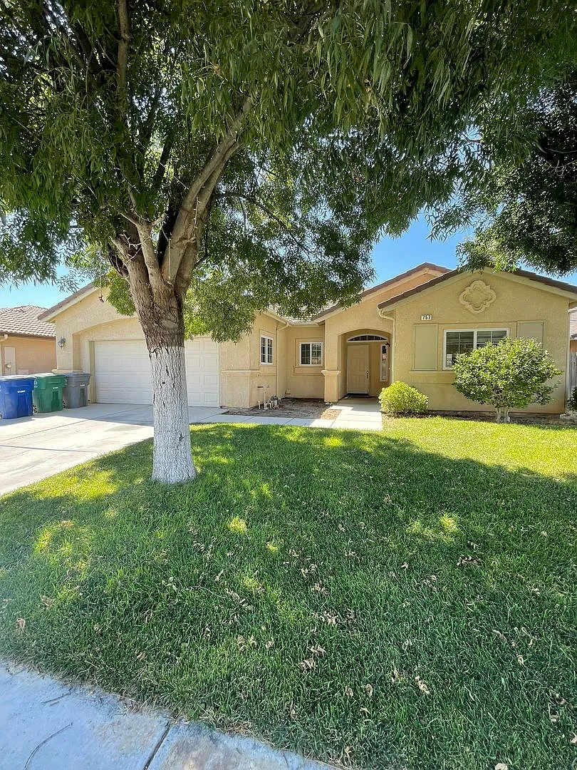 Coming Soon 3-Bedroom, 2-Bathroom Home for Rent — Photo 2