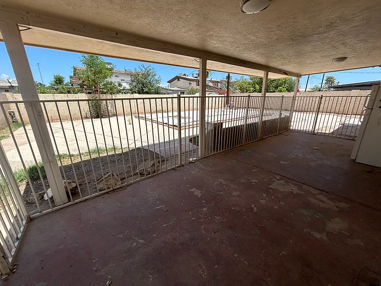 6 bed, 3.0 bath, 2269 sqft, $2,495 — Photo 37