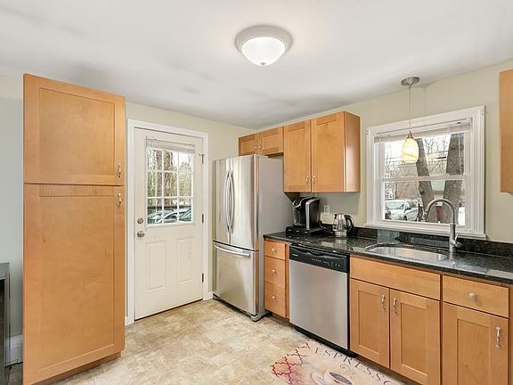 5th image of 145 Plymouth St