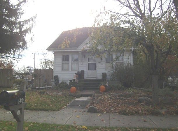 1st image of 620 E Grand River Ave