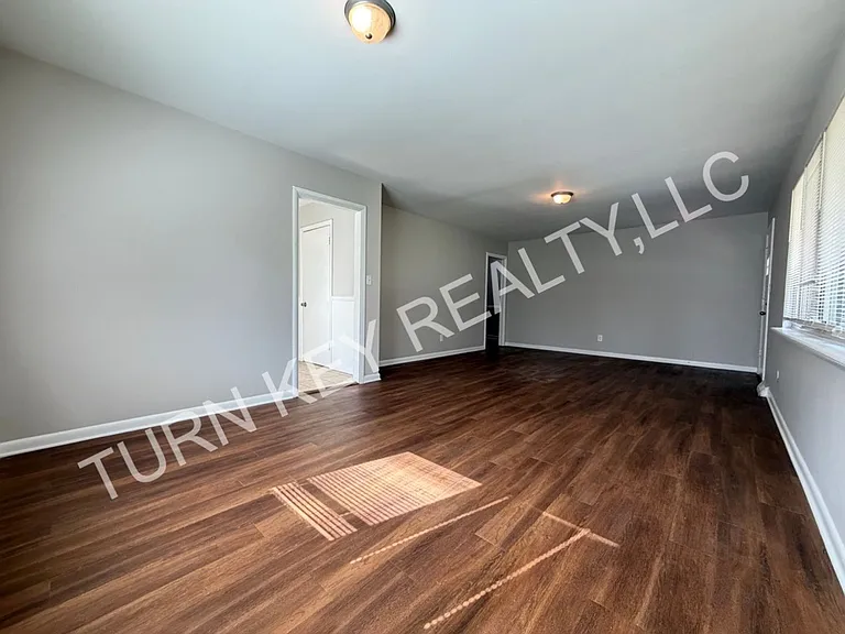 320 Park Rd — Photo 6