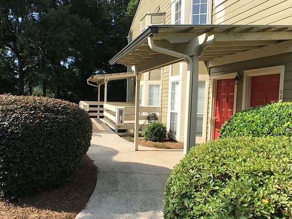 3rd image of 1104 Riverview Dr SE