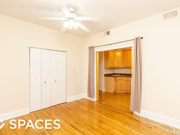 5th image of 3056 N Greenview Ave #Unt2