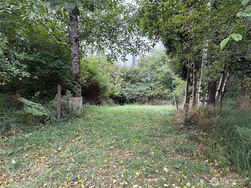 2nd image of 681 Duck Lake Drive NE