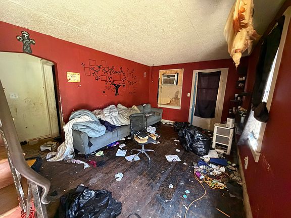 2nd image of 207 Franklin Ave