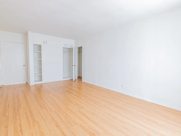 Gayley Manor Apartments — Photo 70