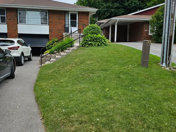 17 B Beechwood Dr, Peterborough, ON K9J 1M2