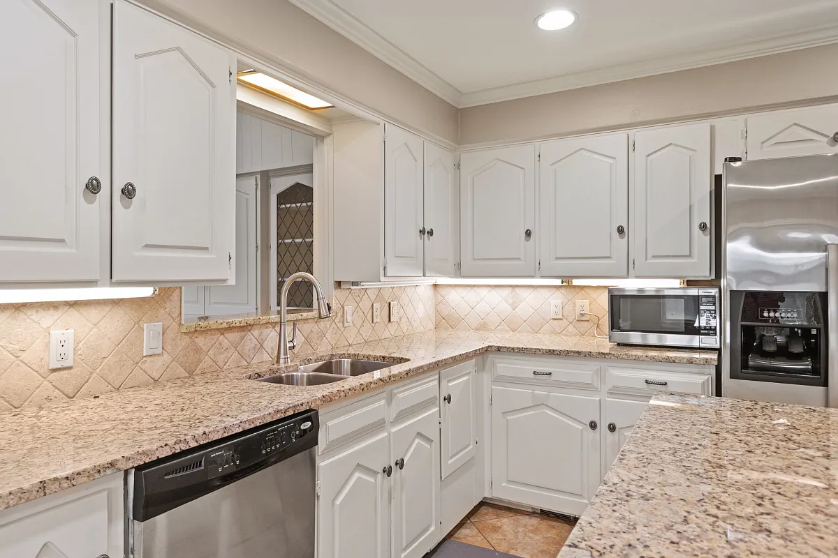 3 bed, 2926 sqft, $6,000 — Photo 3