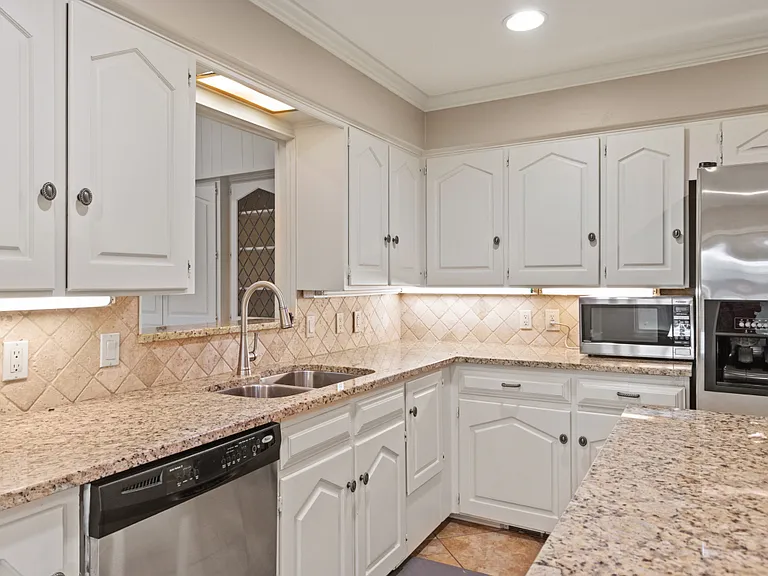 Fantastic kitchen with dining space.