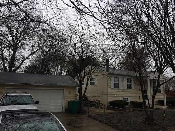 2nd image of 930 Southmoor Ln
