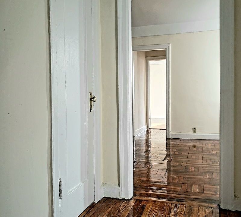 2nd image of 607 W 190th St APT 1C