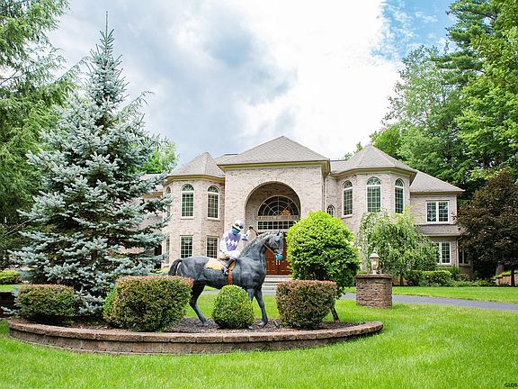 4th image of 21 Winding Brook Dr