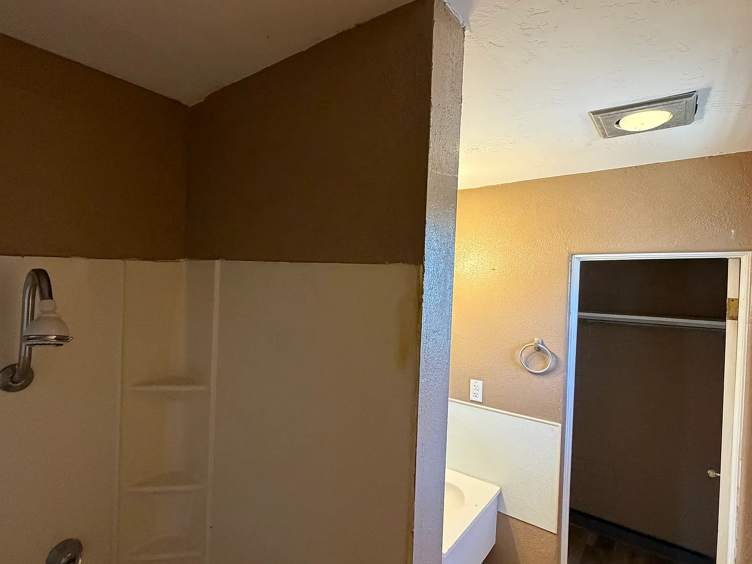 Twin Pines Apartments — Photo 4