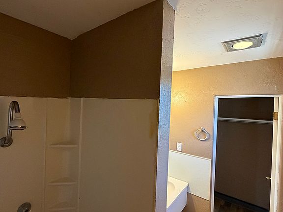 4th image of 221 S Main Ave #6