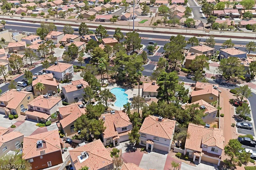 3 bed, 2.5 bath, 1400 sqft, $2,300 — Photo 4