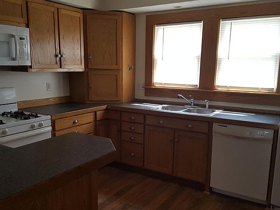 3rd image of 731 W Liberty St