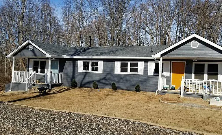 Front view that houses 2 units.