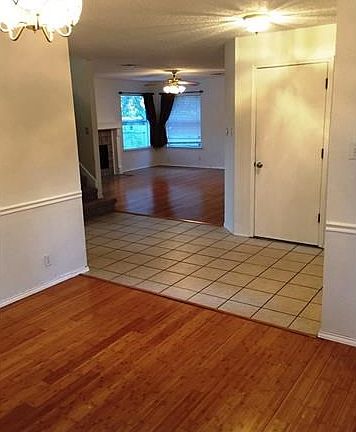 3rd image of 1808 Iris Ln