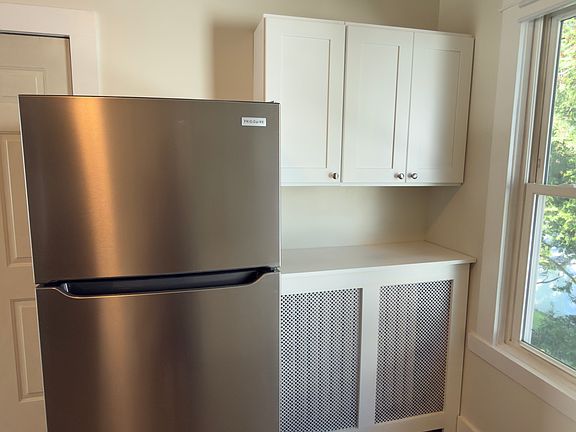 3rd image of 28 Glenwood Rd #2