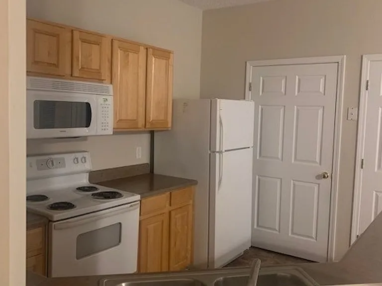 180 Wexford Dr #103 — Photo 2