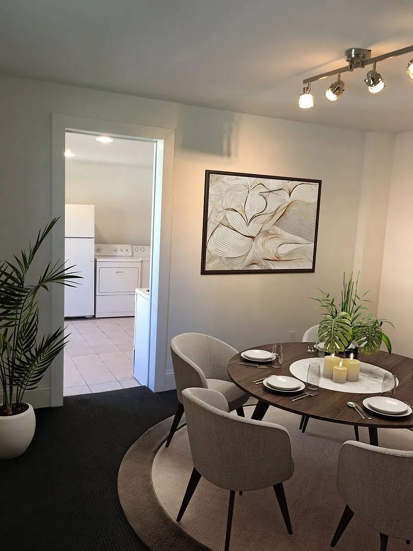 Large Home in the Heart of Ardmore — Photo 2