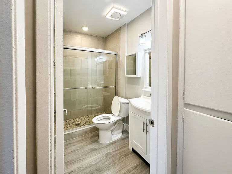 Westmount Towers — Photo 17