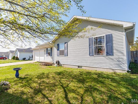 3rd image of 1123 Applelane Dr