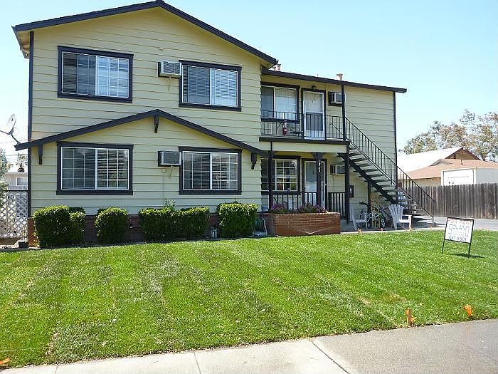 1955 Bristol Ln #2