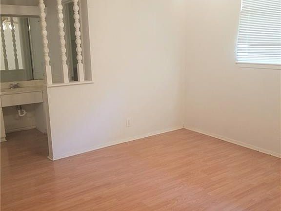 5th image of 1402 Greenwich Dr