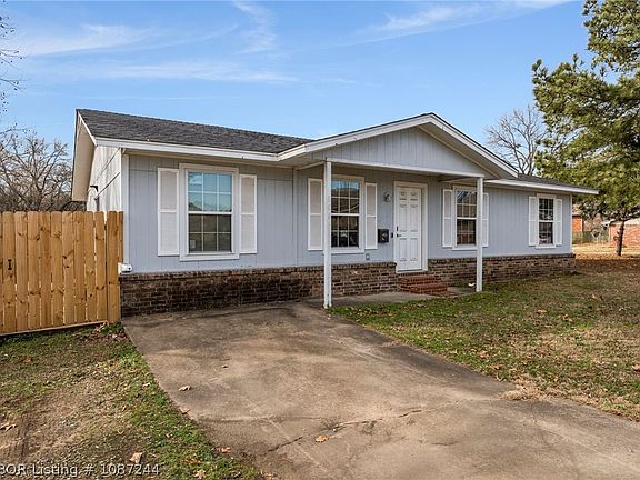 3rd image of 608 Varner Dr
