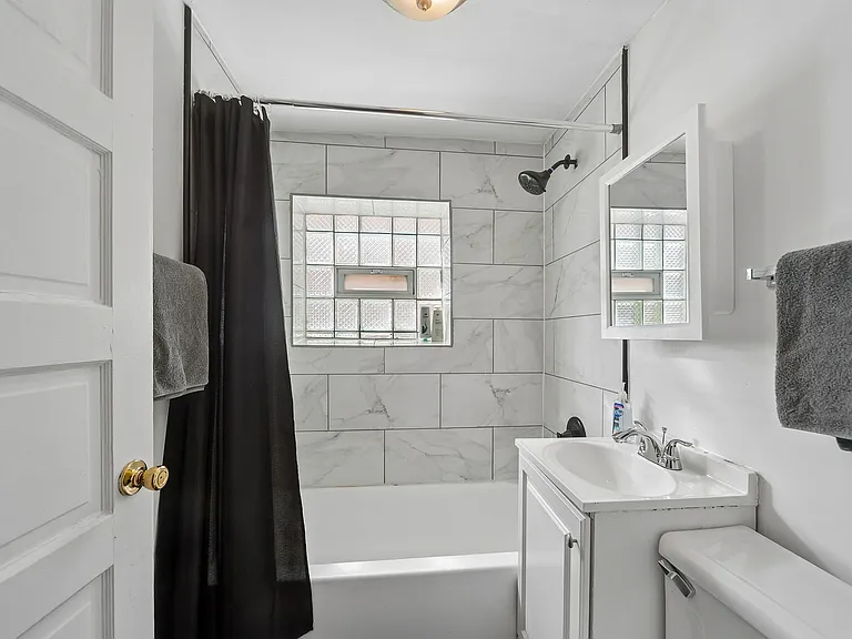 2818 N Ashland Ave #G — Photo 8