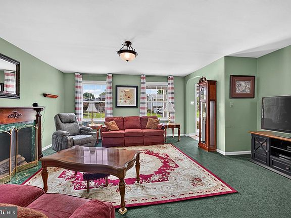 5th image of 2133 Walnut Pl