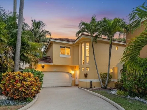 11407 S Lakeview Dr, Pompano Beach, FL 33071