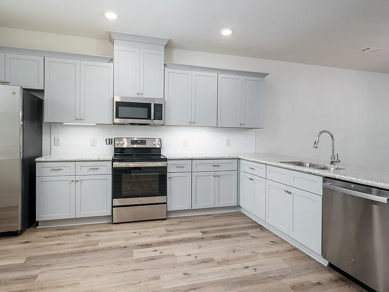 801 Stonebrook Ln — Photo 102