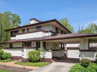 1031 Meadow Rd, Glencoe, IL 60022