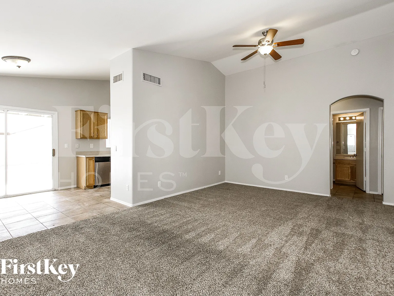 3 bed, 2.0 bath, 1138 sqft, $2,085 — Photo 3