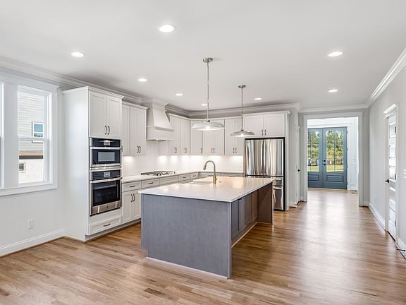 3rd image of 2528 Park Dr