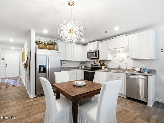 3rd image of 1542 King Lucius Way SE