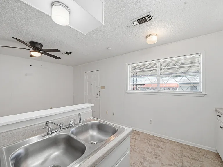 1601 Berry St #1 — Photo 7