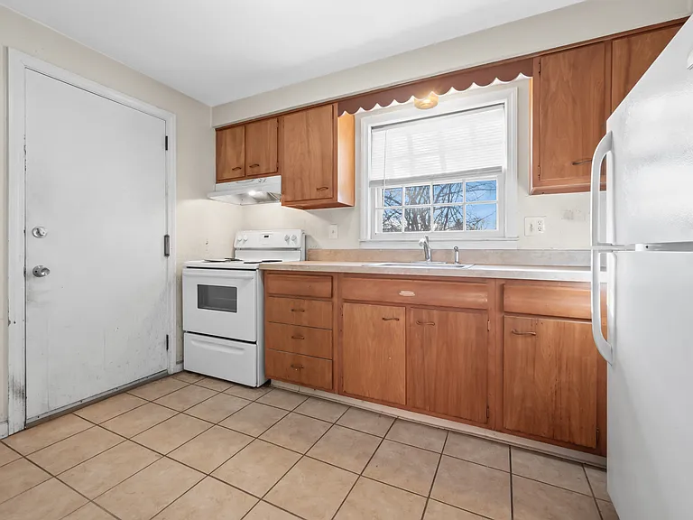 59 Charter Oak St #A — Photo 4