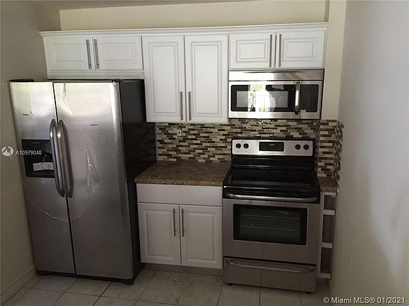 5th image of 555 NE 123rd St APT 310-B