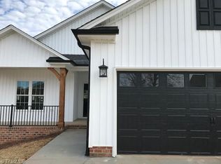 700 E King St, King, NC 27021