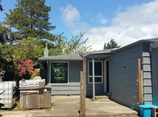 1918 17th St, Florence, OR 97439