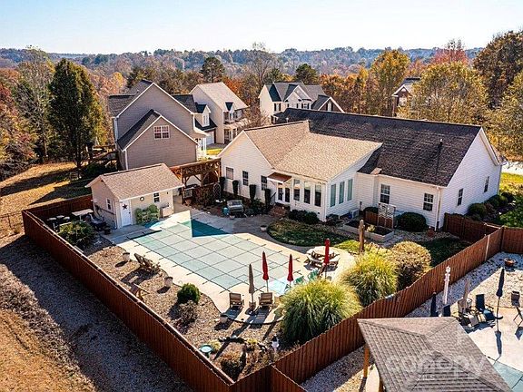 3rd image of 4968 Old River Dr