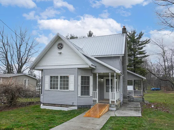 45 Park St, Terra Alta, WV 26764